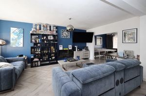 Lounge- click for photo gallery